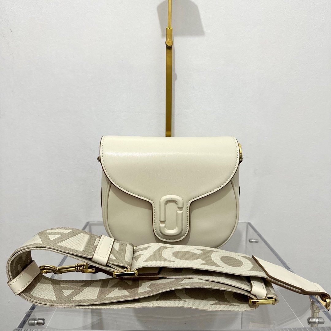 Marc Jacobs Saddle Mini Bag (Category: Luxury Bags & Wallets) located in Makati City. Submitted by lux.mariah (Listing ID 1365259627, Image 2). Description: Guaranteed authentic 100% / Money back guarantee Marc Jacobs Saddle Mini Bag ( Crossbody Bag ) Brand new With Complete inclusions Message for Inquries.