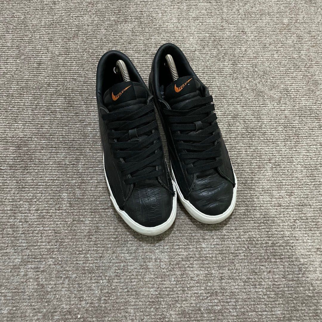 Nike Tennis Lo x Fragments (Category: Sneakers) located in Davao. Submitted by 082archive (Listing ID 1365297119, Image 2). Description: Very good condition 7.5US/25.5CM.