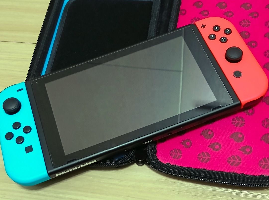 Nintendo Switch (Category: Nintendo) located in Quezon City. Submitted by Winston_Green (Listing ID 1365294487, Image 1). Description: These are all the items you will get including description on their condition: 1. Nintendo Switch - the screen has a screen protector since day one, so i can guarantee 100% no scratch. You may remove the old protector and replace with new. the body also has a protector since day one but I removed it because it get