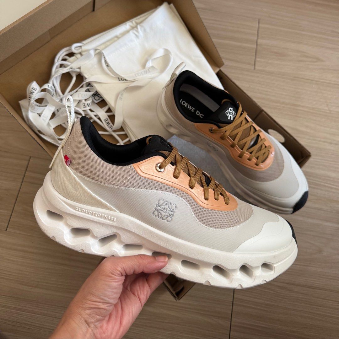 ON HAND: ON running cloud l o e we sneakers shoes (Category: Sneakers) located in Pasig City. Submitted by lizredclosetph (Listing ID 1365169220, Image 3). Description: Brandnew with box and dustbag.