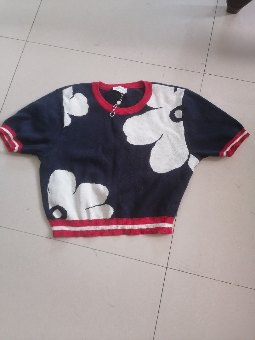 Plains and prints top (Category: Blouses) located in Cabanatuan. Submitted by misshell26 (Listing ID 1365125044, Image 2). Description: .