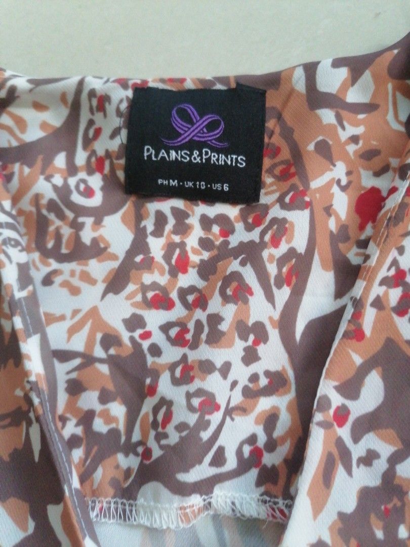 Plains and prints wrap around top (Category: Blouses) located in Cabanatuan. Submitted by misshell26 (Listing ID 1365125495, Image 3). Description: Like new.