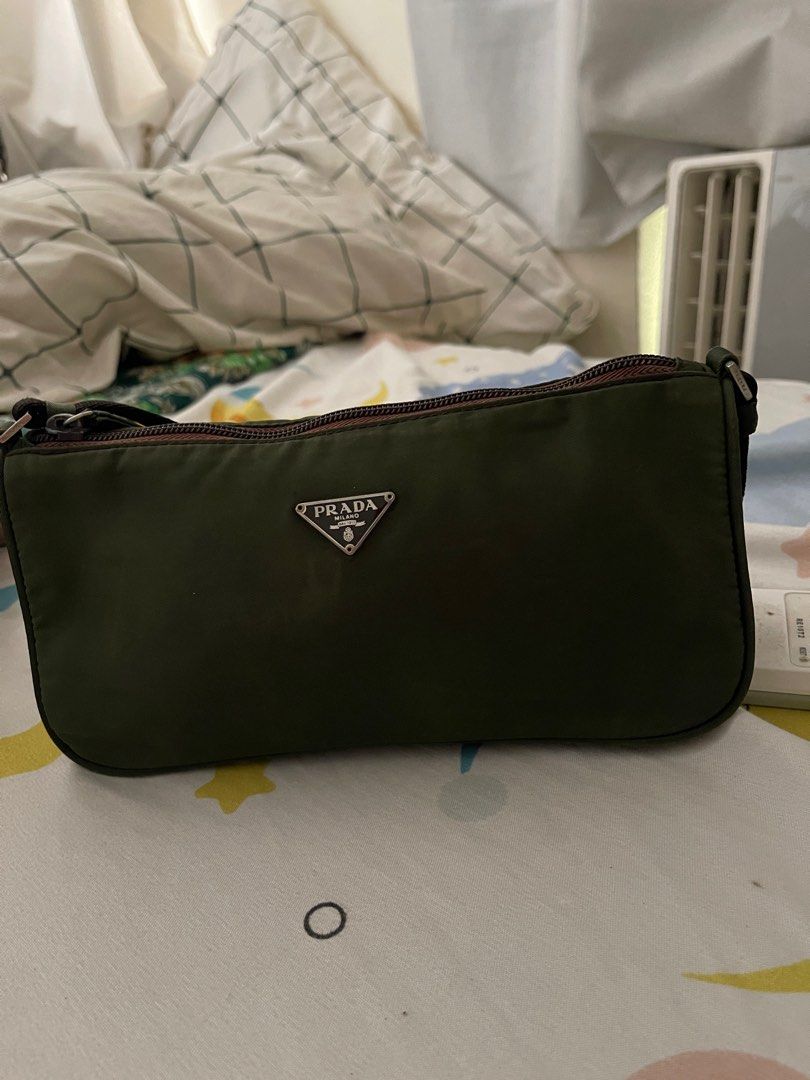 pochette (Category: Luxury Bags & Wallets) located in Quezon City. Submitted by shoppeberna (Listing ID 1365157818, Image 3). Description: .