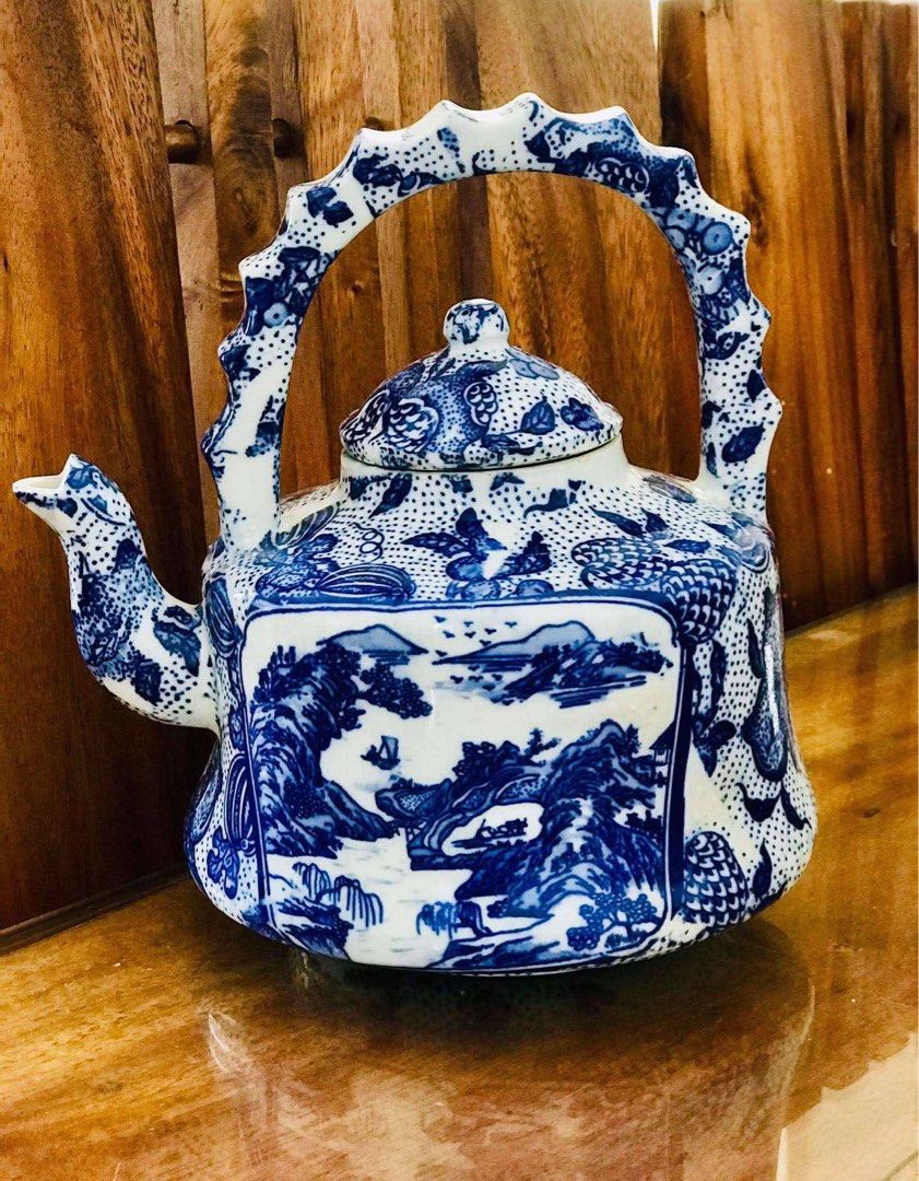 Porcelain tea kettle large (Category: Coffee & Tea Tableware) located in Manila. Submitted by cid_barcelona1 (Listing ID 1365248953, Image 1). Description: .