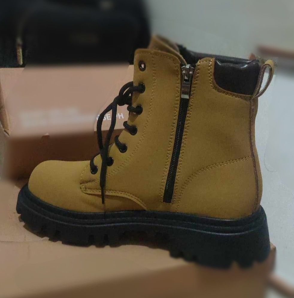 Rock and Rose Boots Yellow Camel (Category: Boots) located in Manila. Submitted by ninya_tianes (Listing ID 1365279683, Image 3). Description: SIZE: 39 RSF: masyadong malaki sa akin, decluttering na ng mga di na magagamit na shoes. Negotiable price too!.