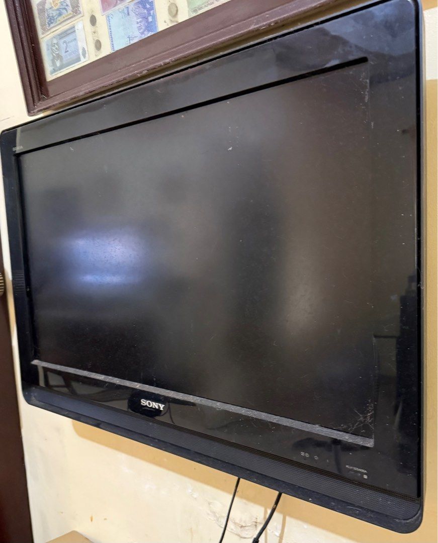 Sony Bravia (32-inch) (Category: TV) located in Antipolo. Submitted by bnfngn (Listing ID 1365195682, Image 2). Description: Sony Bravia (KLV-32S400A) 32 inch TV - Only needs wiping down - Buttons all working - HDMI ready - No remote - Price negotiable RFS: Decluttering, Not used anymore.