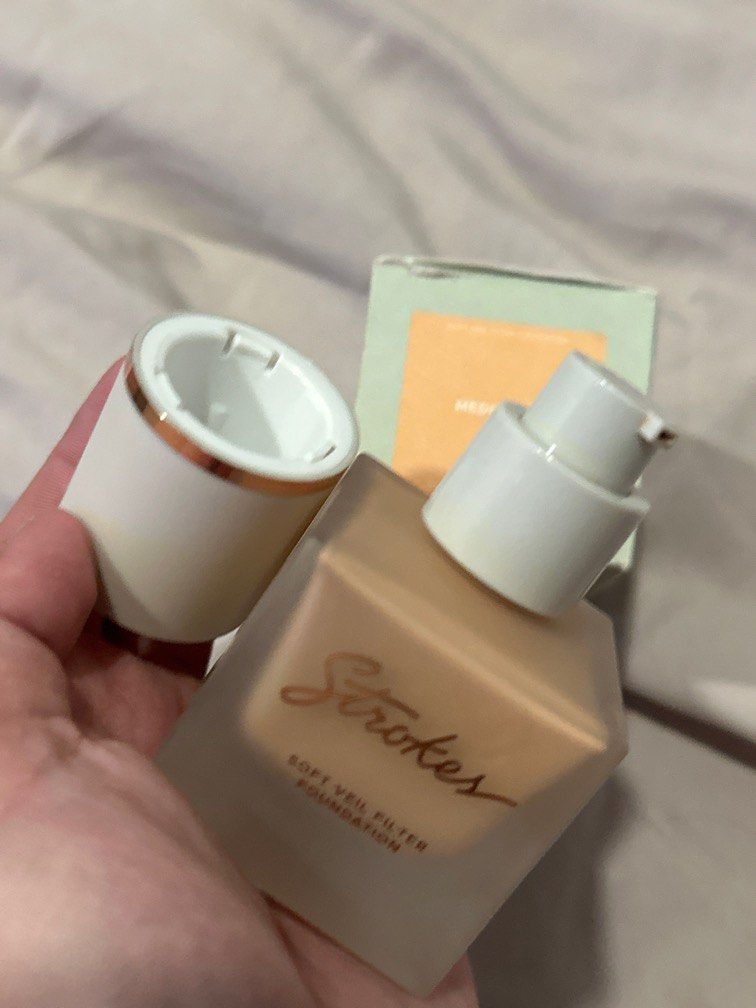 [SOLA PRIMER FREEBIE] Strokes Soft Veil Filter Foundation Medium 3 (Category: Makeup) located in Manila. Submitted by philocalyph (Listing ID 1365277261, Image 3). Description: Used 2x - got tanned, not my shade anymore can swap to issy foundation nl2.5.