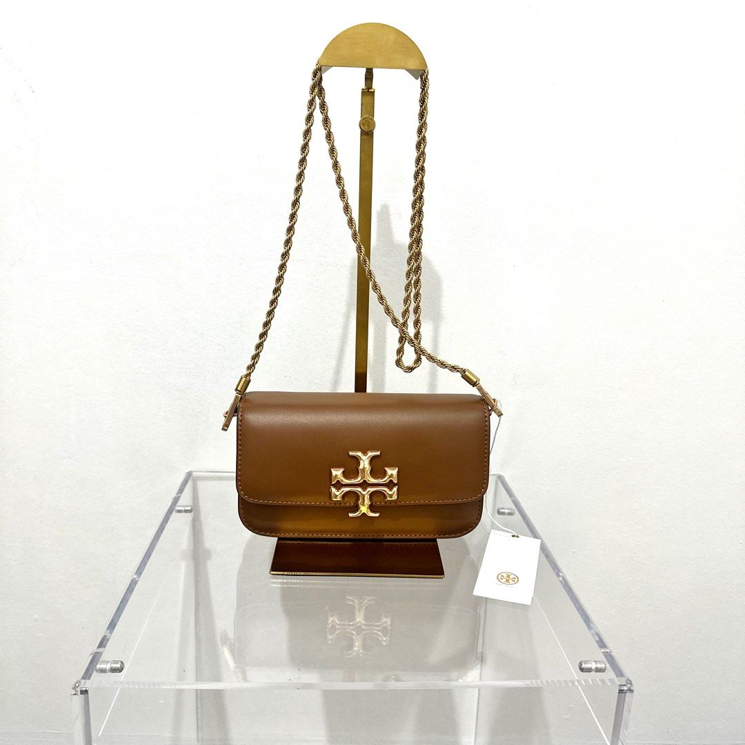 Tory Burch Eleanor Small (Category: Luxury Bags & Wallets) located in Makati City. Submitted by lux.mariah (Listing ID 1365258292, Image 1). Description: Guaranteed authentic 100% / Money back guarantee Tory Burch Eleanor Small ( Crossbody Bag ) Brand new With Complete inclusions Message for Inquries.