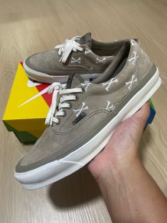 (Category: ) located in . Submitted by ilovesneakerzz (Listing ID 1365240030, Image 1). Description: .