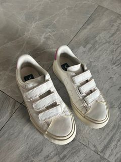 (Category: ) located in . Submitted by bituinpreloved (Listing ID 1365170167, Image 1). Description: .