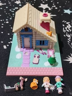 Vintage Polly Pocket Ski Lodge