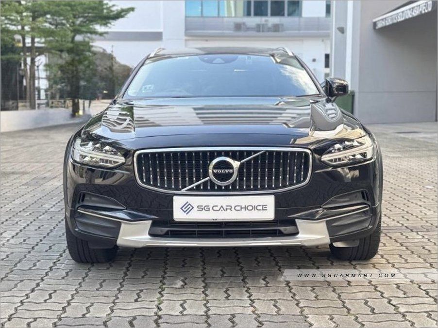 Volvo V90 Cross Country T5 (A) (Category: Used Cars) located in Singapore. Submitted by carchoicesingapore_amk (Listing ID 1365160885, Image 1). Description: Features 250bhp, 350nm, 4 cylinder inline 16 valve turbocharged, 0 to 100km/h at 7 sec. 8 speed automatic transmission. Whips, sips, city safety, keyless entry. Accessories 9''' touch screen player with Apple CarPlay. Auto parking and parking assist, built in navigation, auto tailgate, solar