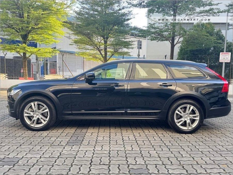Volvo V90 Cross Country T5 (A) (Category: Used Cars) located in Singapore. Submitted by carchoicesingapore_amk (Listing ID 1365160885, Image 2). Description: Features 250bhp, 350nm, 4 cylinder inline 16 valve turbocharged, 0 to 100km/h at 7 sec. 8 speed automatic transmission. Whips, sips, city safety, keyless entry. Accessories 9''' touch screen player with Apple CarPlay. Auto parking and parking assist, built in navigation, auto tailgate, solar