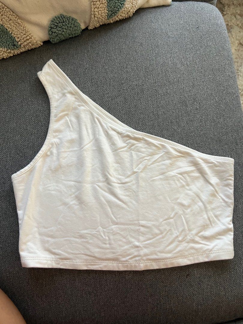 White One Shoulder Top (Category: Sleeveless) located in Taguig. Submitted by prebyn_ (Listing ID 1365195353, Image 1). Description: ♡ size s helping tags: zara h&m bershka uniqlo wear anika beyond collective miu the label carino cariño cotton on vintage top.