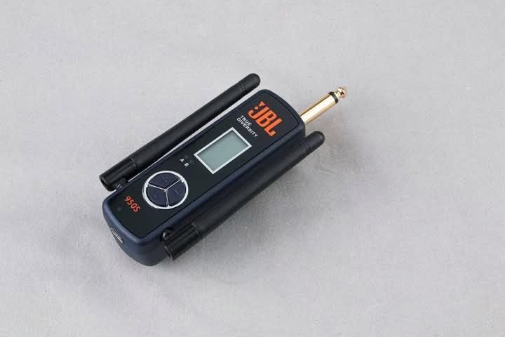wireless microphone JBL 950S (Category: Microphones) located in Manila. Submitted by iliasjen (Listing ID 1365295638, Image 3). Description: wireless microphone JBL 950S.