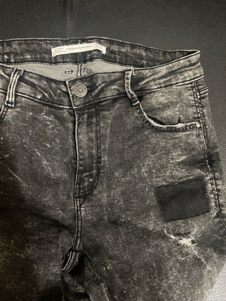 Zara Jeans (Category: Jeans) located in Taguig. Submitted by declutterwithriz (Listing ID 1365211168, Image 2). Description: Size 38. Fits 26-28. Stretchy a bit. Washtags removed..