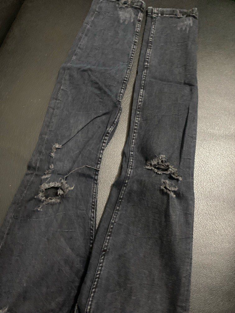 Zara Jeans (Category: Jeans) located in Taguig. Submitted by declutterwithriz (Listing ID 1365211613, Image 3). Description: Size 38. Fits 26-28..