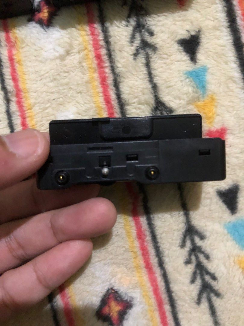 200 each battery conversion attachment pack for old cassette players (Category: Portable Audio Accessories) located in Quezon City. Submitted by markgolveo (Listing ID 1365368184, Image 3). Description: 200 each battery conversion attachment pack for old cassette players.