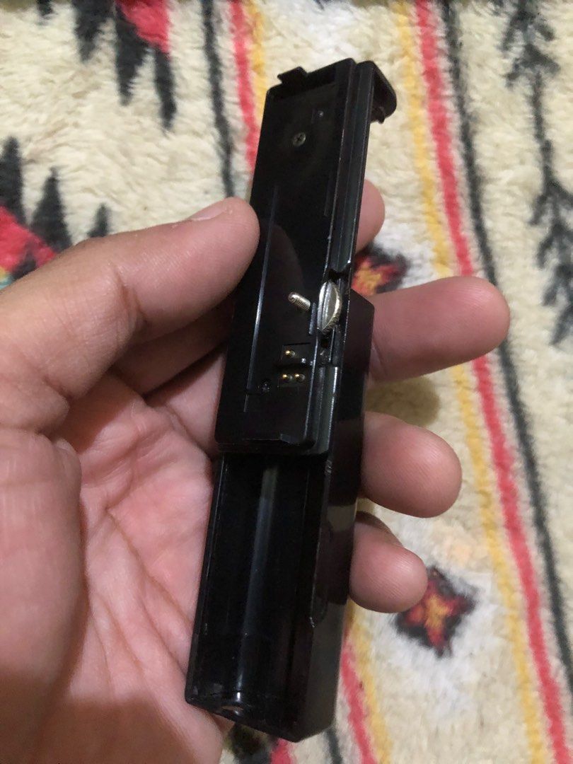 200 each battery conversion attachment pack for old cassette players (Category: Portable Audio Accessories) located in Quezon City. Submitted by markgolveo (Listing ID 1365368184, Image 2). Description: 200 each battery conversion attachment pack for old cassette players.