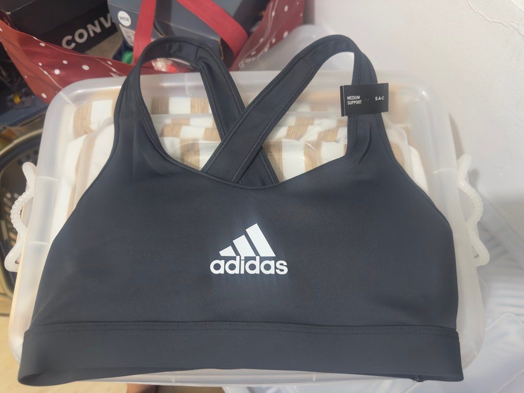 Adidas Sports Bra (Category: Activewear) located in Taguig. Submitted by larrypd (Listing ID 1365475451, Image 1). Description: Medium size Nabili ko ng 50% RFS: Hindi pala kasya 😂🫠.