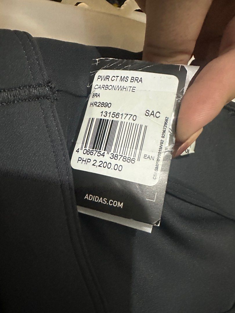 Adidas Sports Bra (Category: Activewear) located in Taguig. Submitted by larrypd (Listing ID 1365475451, Image 3). Description: Medium size Nabili ko ng 50% RFS: Hindi pala kasya 😂🫠.