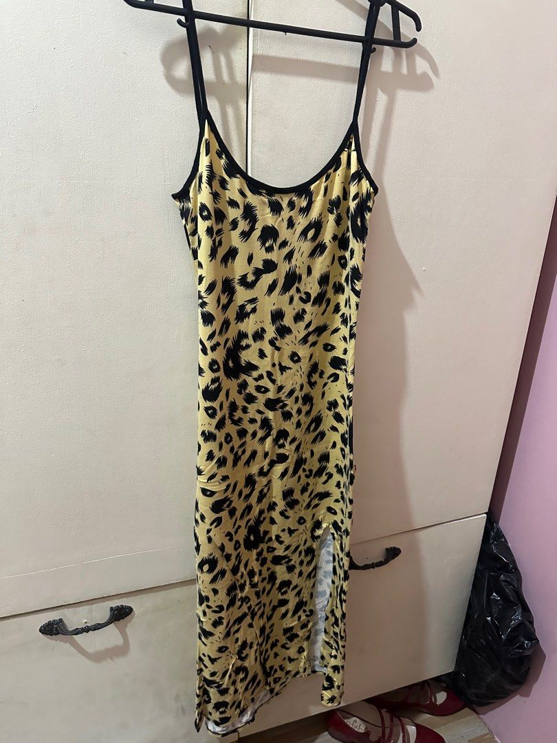 Animal Print Dress with Slit (Category: Dresses) located in Quezon City. Submitted by dannanaqt (Listing ID 1365358086, Image 1). Description: .