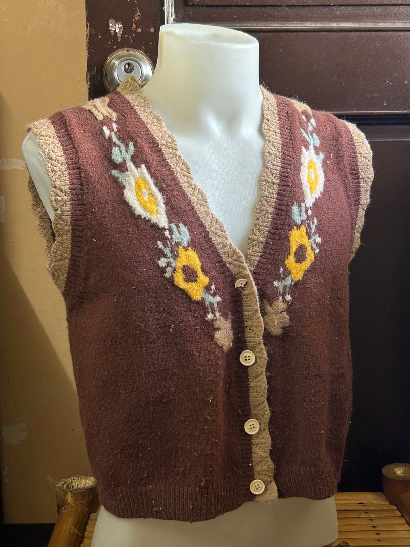 Ansu Studio Dazy Flower Choco Brown Knitted Vest (Category: Vests) located in Pasig City. Submitted by eddwuhrd (Listing ID 1365363553, Image 2). Description: L 21.5 W 21.