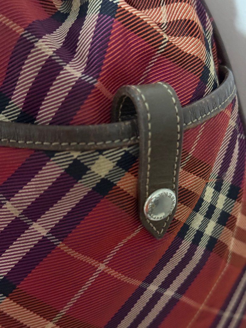 Authentic Burberry Vintage Handbag (Blue Label) (Category: Luxury Bags & Wallets) located in Mabalacat. Submitted by ivyco30 (Listing ID 1365366689, Image 3). Description: .