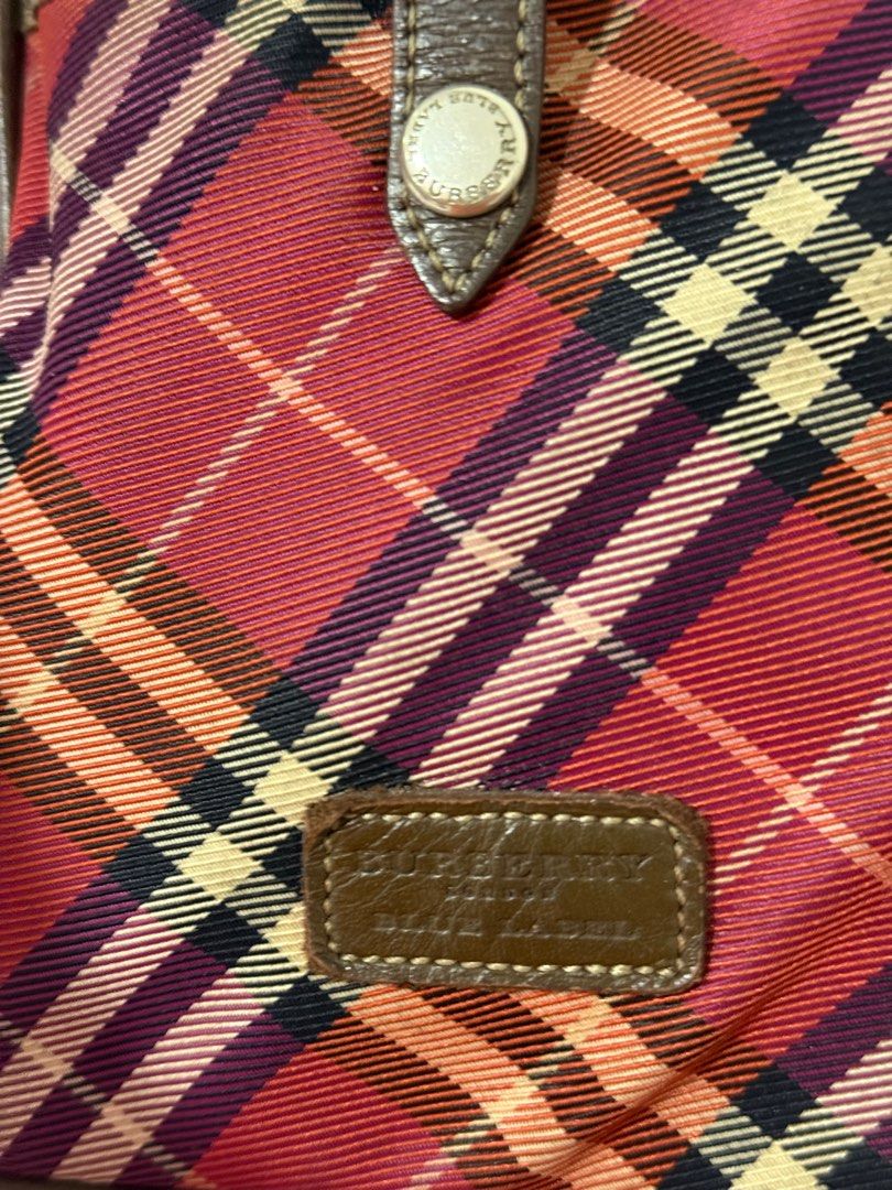 Authentic Burberry Vintage Handbag (Blue Label) (Category: Luxury Bags & Wallets) located in Mabalacat. Submitted by ivyco30 (Listing ID 1365366689, Image 2). Description: .