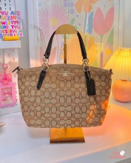 (Category: ) located in . Submitted by isla.fabrics (Listing ID 1365430412, Image 1). Description: .