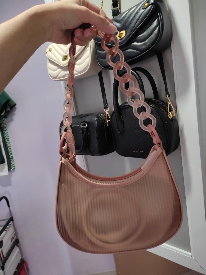 BAGS FOR SALE (Category: Luxury Bags & Wallets) located in Tanauan. Submitted by vrmagnaye (Listing ID 1365348985, Image 2). Description: White Sling Bag - 250 (with long strap and wallet) Black Sling Bag - 250 (with long strap and wallet) Bostanten - 400 Mossdoom - 300 Pink Charles and Keith - 480 (with extra long strap) White Charles and Keith - 480 (with extra long strap) CLN - 800.