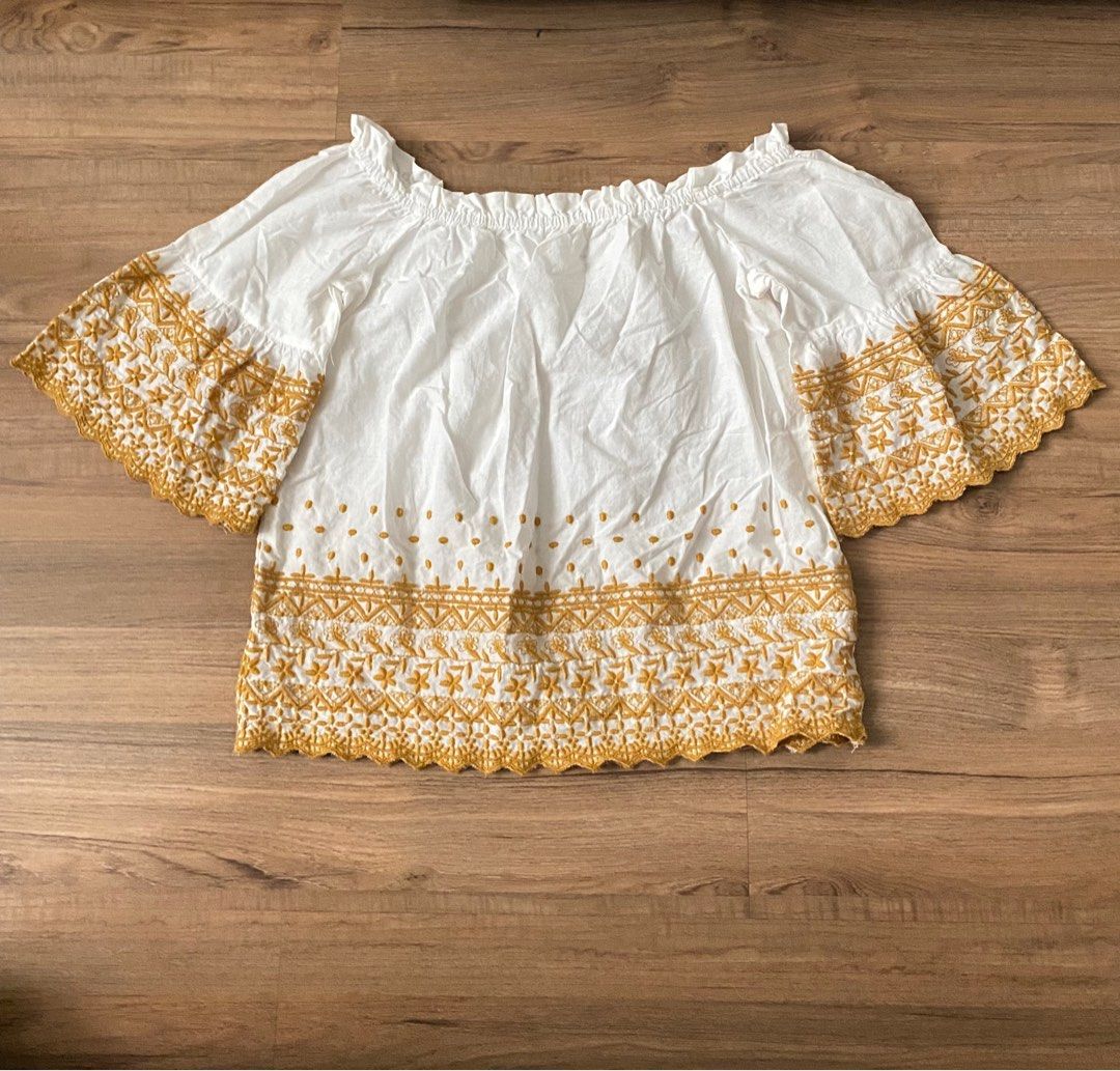[BN w/o TAG] Off-Shoulder Embroidered Top (Category: Blouses) located in Makati City. Submitted by eascloset (Listing ID 1365315337, Image 2). Description: Never worn; removed tag only Helping tags: Banana Republic, Old Navy, Cotton On, Forever21, H&M, American Eagle.