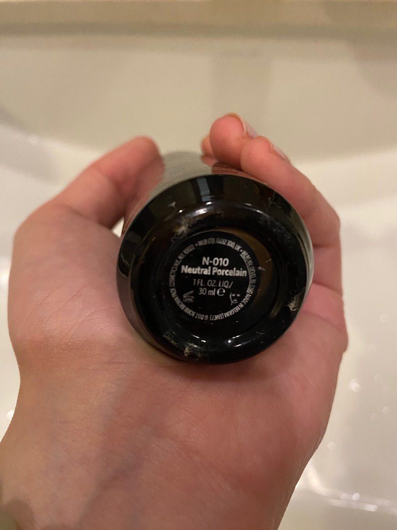 Bobbi Brown Intensive Serum Foundation (Category: Makeup) located in San Juan City. Submitted by closet.clean.up96 (Listing ID 1365407886, Image 3). Description: Past manuf.