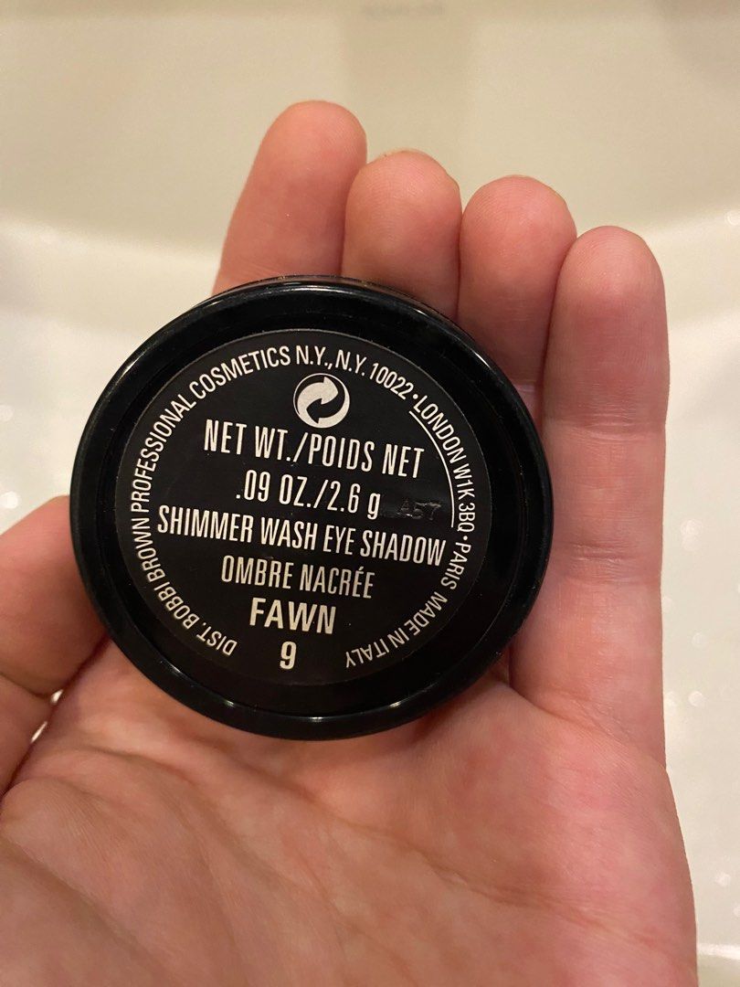 Bobbi Brown Shimmer Wash Eye Shadow (Category: Makeup) located in San Juan City. Submitted by closet.clean.up96 (Listing ID 1365453011, Image 2). Description: Past manuf.