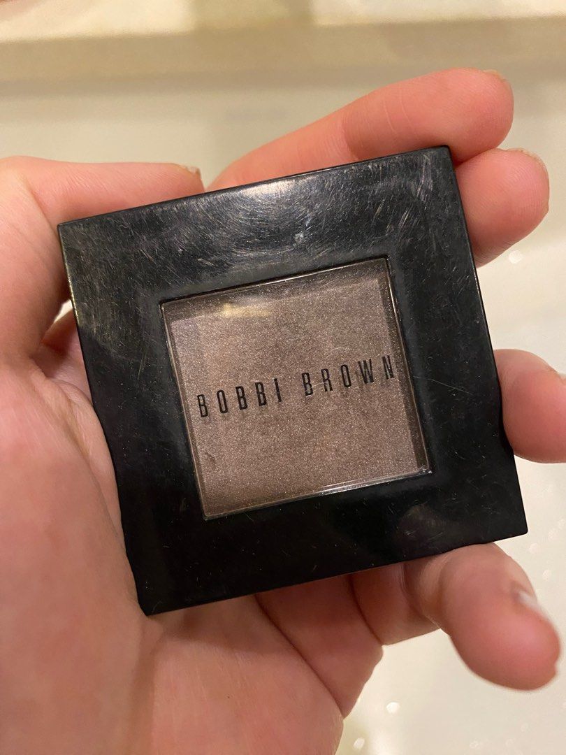 Bobbi Brown Shimmer Wash Eyeshadow (Category: Makeup) located in San Juan City. Submitted by closet.clean.up96 (Listing ID 1365452371, Image 1). Description: Past manuf .