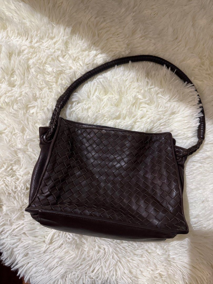 Bottega Shoulder Bag (Category: Luxury Bags & Wallets) located in Quezon City. Submitted by dessiedee (Listing ID 1365435358, Image 1). Description: Dark brown in color. With entrupy .