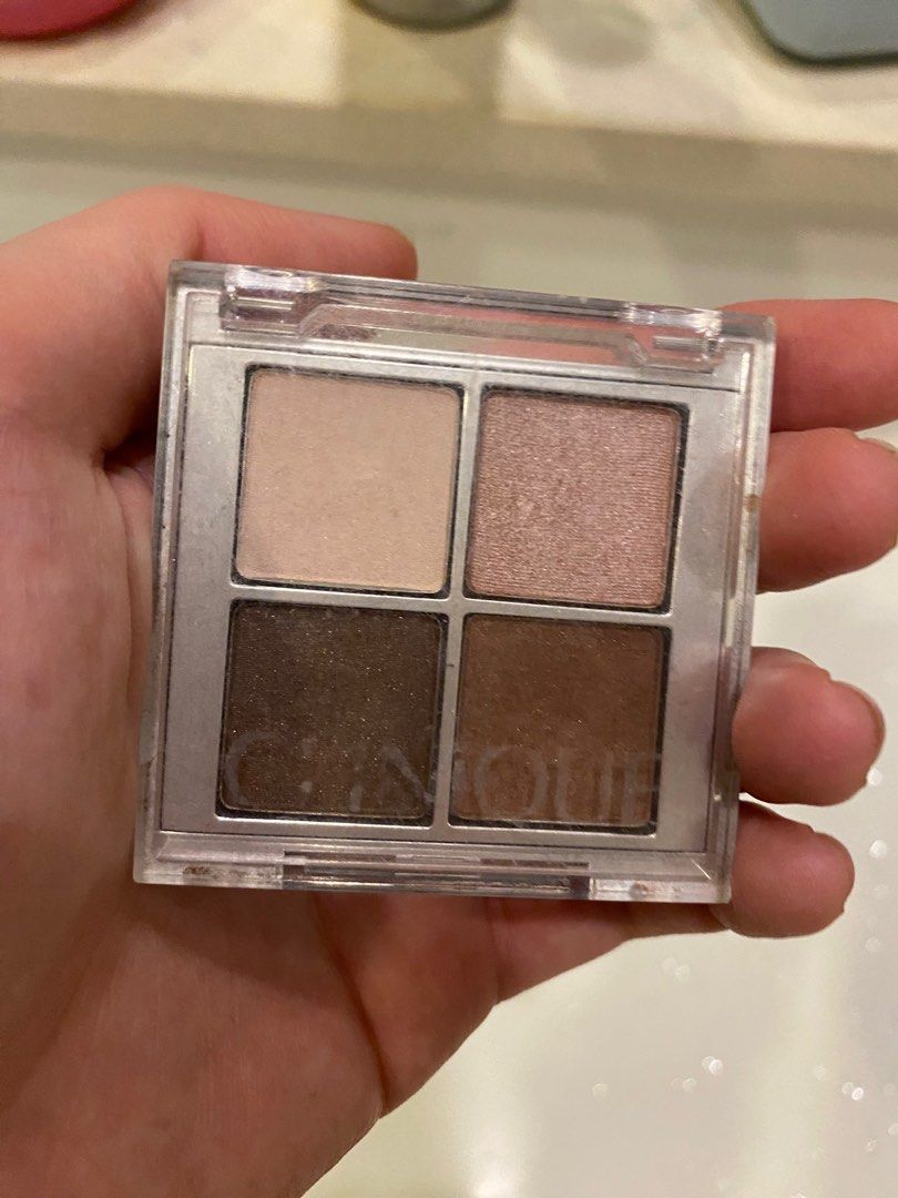 Clinique mini eyeshadow palatte (Category: Makeup) located in San Juan City. Submitted by closet.clean.up96 (Listing ID 1365406758, Image 3). Description: Past manuf.
