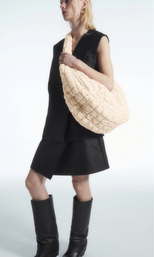 Cos Oversized Quilted Crossbody Bag (Beige) (Category: Luxury Bags & Wallets) located in Pasig City. Submitted by ccycloset (Listing ID 1365319489, Image 2). Description: Cos Oversized Quilted Crossbody Bag (Beige).