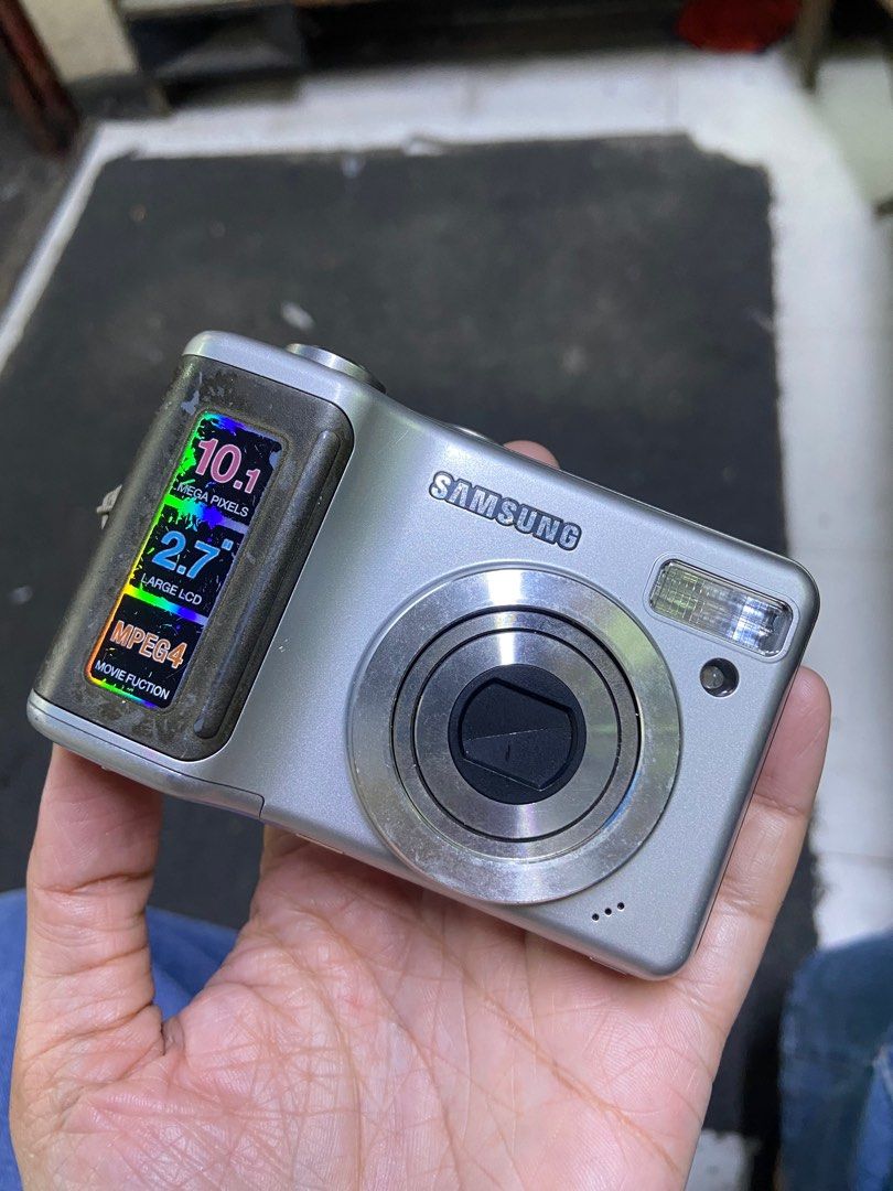 DEFECTIVE film and digital camera (Category: Cameras) located in Manila. Submitted by dnmrbl (Listing ID 1365455397, Image 1). Description: for sale defective cameras for ₱500 only (3 cameras) ‼️ ✅ for repair/for parts/for display 📍dasma cavite/quezon city 🔖 pm if interested.