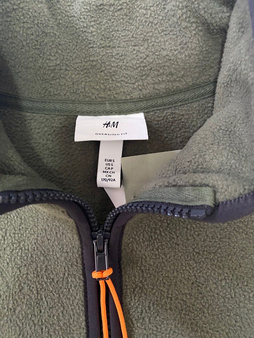 Fleece Jacket (Category: Coats, Jackets and Outerwear) located in Las Pinas. Submitted by imeru (Listing ID 1365346676, Image 2). Description: Good Condition with tag .