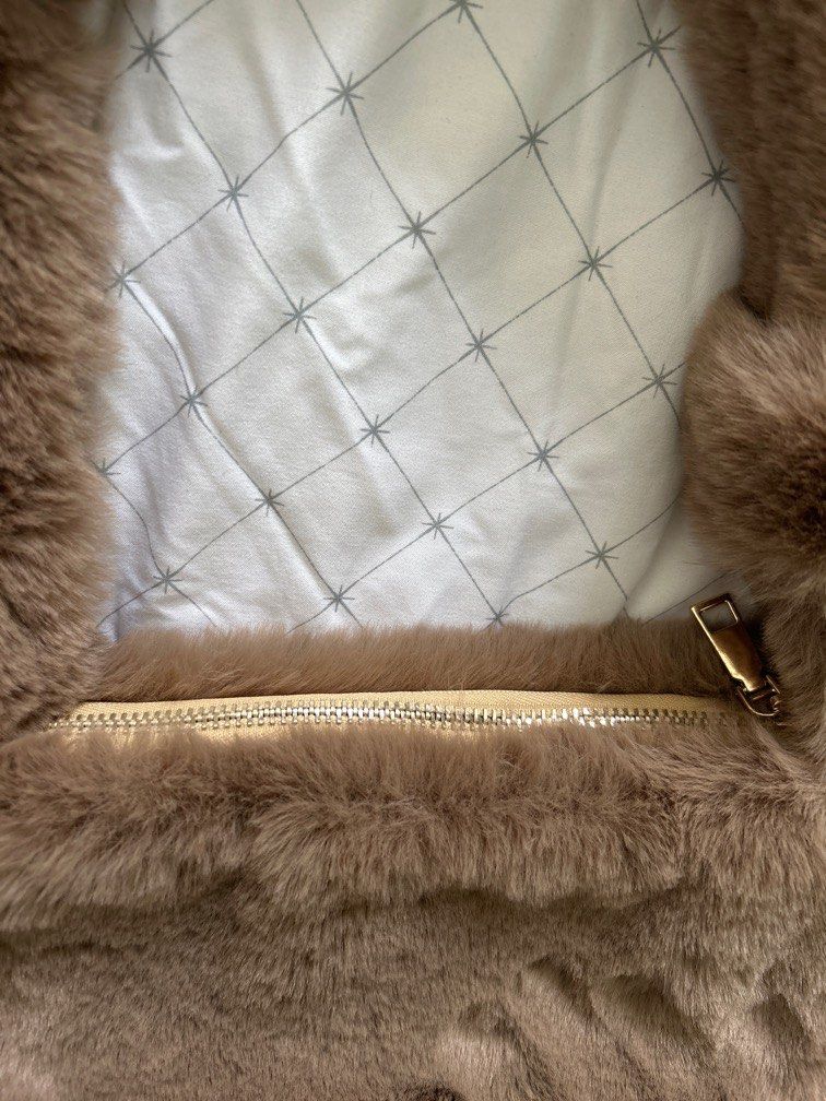 fur fluffy shoulder bag (Category: Shoulder Bags) located in Marikina City. Submitted by solarkae (Listing ID 1365349175, Image 2). Description: bought last year but never used negotiable.