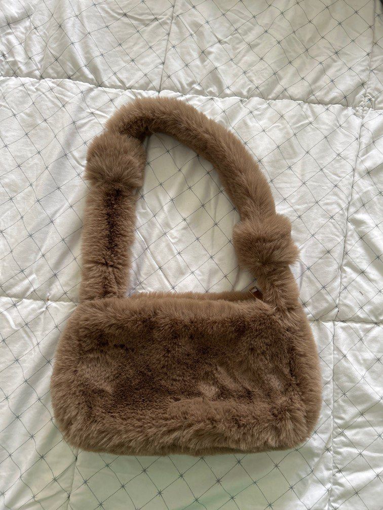 fur fluffy shoulder bag (Category: Shoulder Bags) located in Marikina City. Submitted by solarkae (Listing ID 1365349175, Image 1). Description: bought last year but never used negotiable.