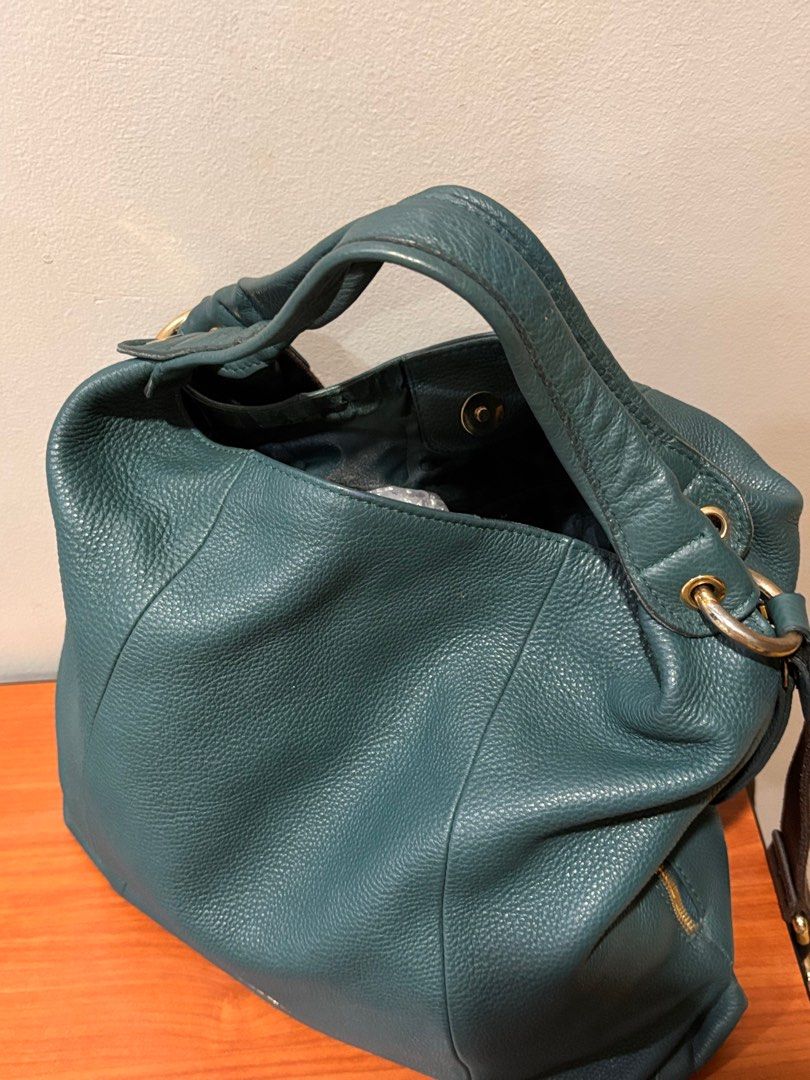 Furla 2-way Bag in Green Leather (Category: Luxury Bags & Wallets) located in Davao. Submitted by cherrysusie (Listing ID 1365449015, Image 3). Description: Furla 2-way Bag in Green Leather 🔴Rank A DM for more inquiries📩 ‼️All bags and shoes posted are authentic. Disclaimer: We are not affiliated with the brands we sell. All trademarks and/or copyrights belong to the respective owners..