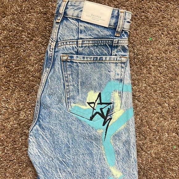 Graffiti Printed Bershka Mom Jeans (Category: Jeans) located in Amadeo. Submitted by gr.nqld97 (Listing ID 1365313593, Image 2). Description: Preloved Bershka Mom Jeans, fits xs to small frame. ankle pants mom jeans denim.