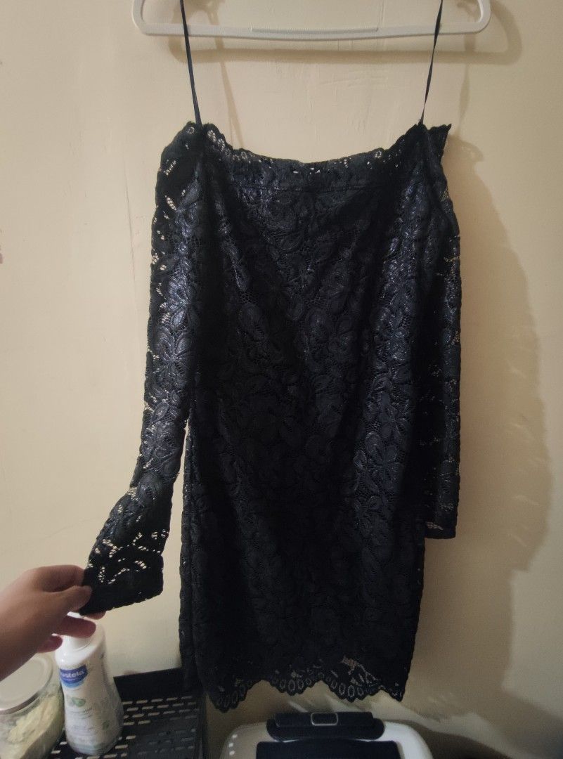 H&M black lace dress (Category: Dresses) located in Amadeo. Submitted by gr.nqld97 (Listing ID 1365334388, Image 3). Description: Preloved, used only twice..