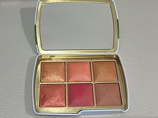 Hourglass Ambient Lighting Palette 2024 Holiday - Lotus
