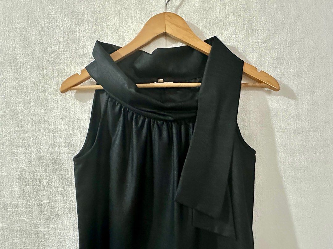 Iora Little Black Dress (Category: Dresses) located in Bacoor. Submitted by prelovedbyespie (Listing ID 1365377529, Image 2). Description: * ideal for office attire or semi-formal events * Size Medium (but also looks good on Small) * nice, quality material.