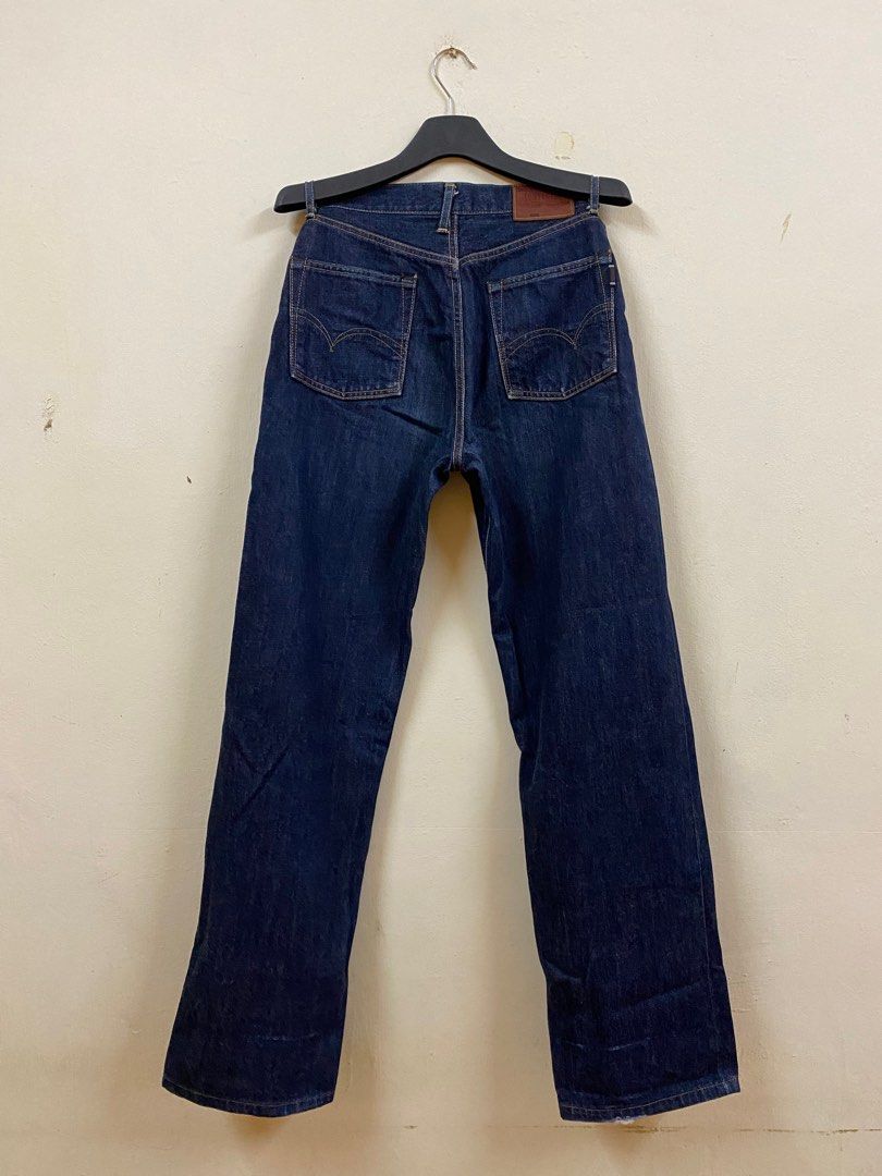 JEANS SELVEDGE BY SOMETHING (Category: Jeans) located in Johor Bahru. Submitted by abs_bundle01 (Listing ID 1365473028, Image 3). Description: ASSALAMUAILAIKUM / FOR SALE 🔰JEANS SELVEDGE BY SOMETHING 🌀MANUAL : 26 🌀LENGHT : 43.5 🌀PEHA : 11 LUTUT 9.5 KAKI 9 🌀REGULAR STRAIGHT 🌀CONDITION : WARNA BIRU GELAP KAKI BAWAH ADA PECAH SIKIT 💰120 SIAP POS 🚩BERMINAT PM .