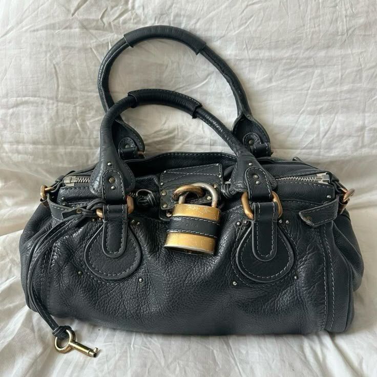 LF: Chloe Paddington padlock only (Category: Luxury Bags & Wallets) located in Manila. Submitted by stardust444 (Listing ID 1365316716, Image 1). Description: •preferably for anyone willing or accepting cod •i’m looking for a padlock not selling one! :).
