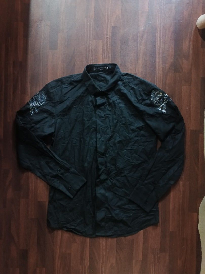 Mastermind Skull Rhinestone Button Down Shirt (Category: Activewear) located in Naga. Submitted by unknwnstreetwear (Listing ID 1365346235, Image 1). Description: very good condition Width-20 inches Length-28 inches color may vary due to lighting.
